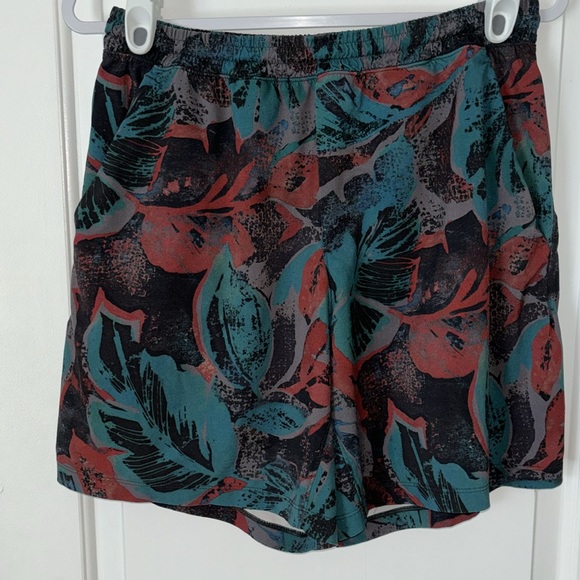 Lululemon Pace Breaker Short 7" *Linerless
Tropical Shadow Shark Teal Multi L - Picture 5 of 10